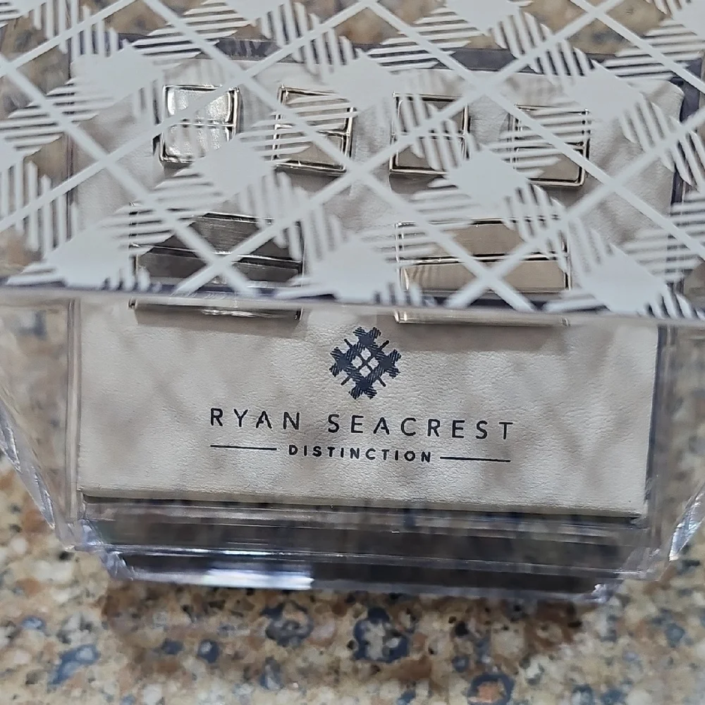 Ryan Seacrest NWT Distinction Gray Cufflinks Set
